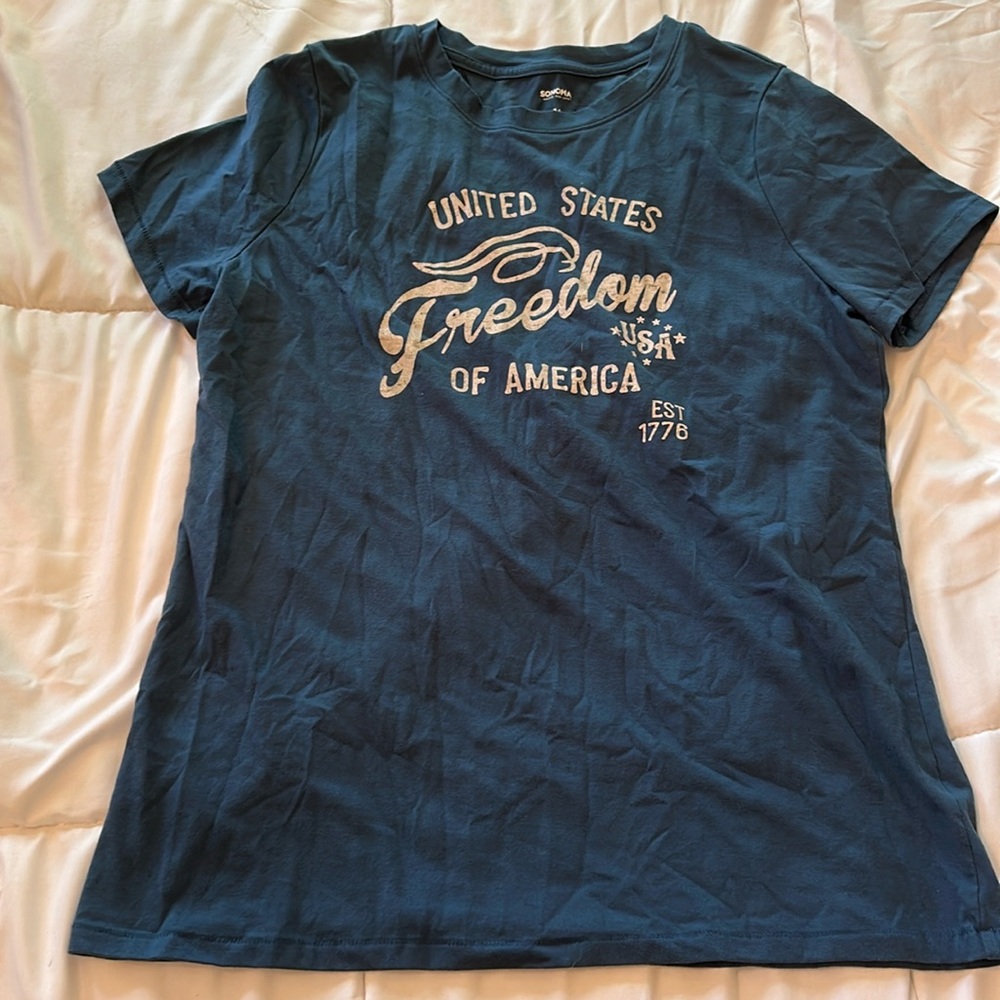 Sonoma t-shirt size medium hardly worn